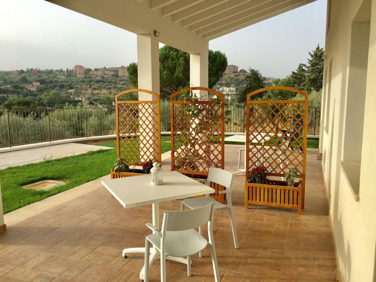 Uliwood Hotel Калтанисета Екстериор снимка