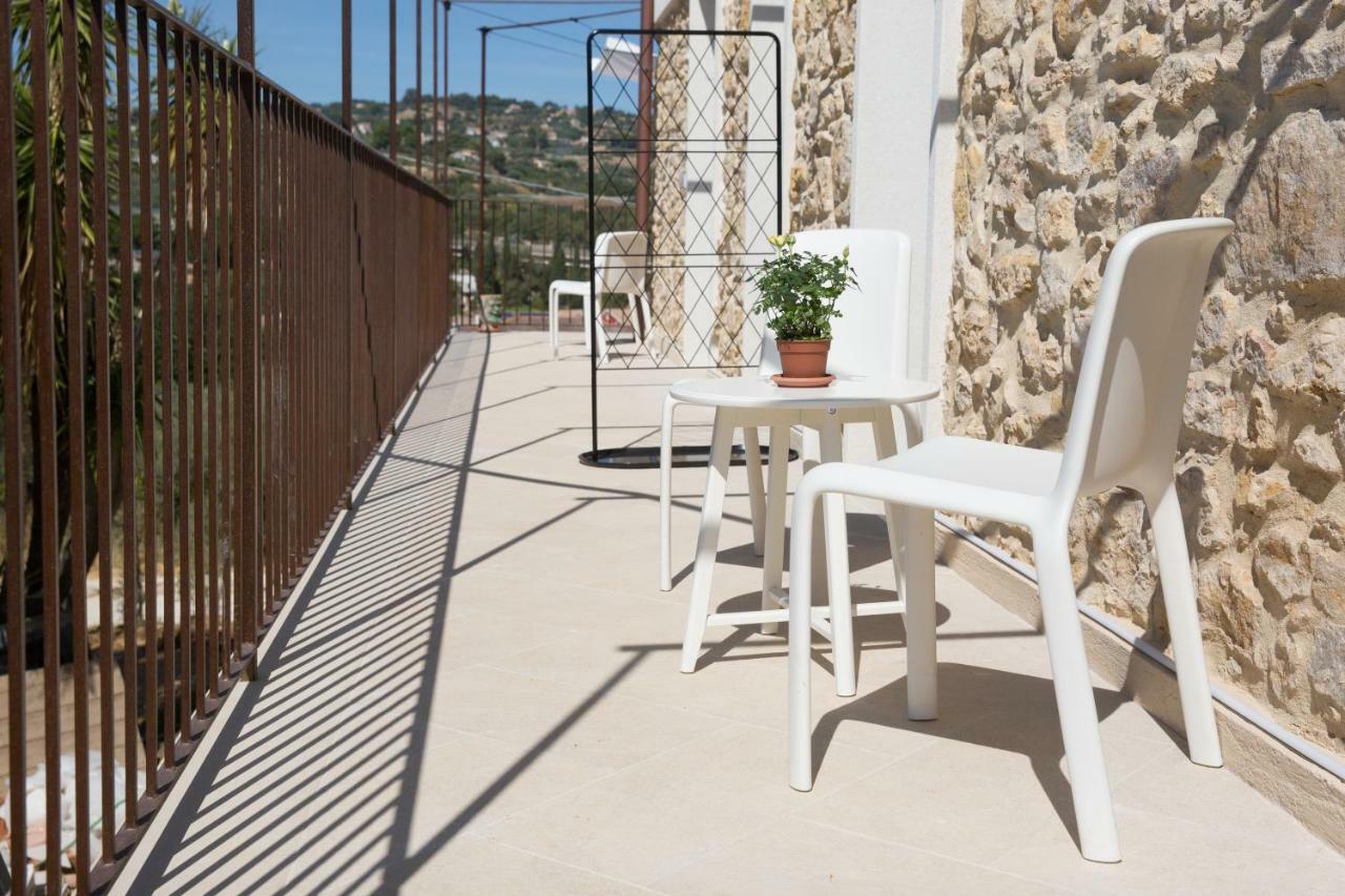 Uliwood Hotel Калтанисета Екстериор снимка